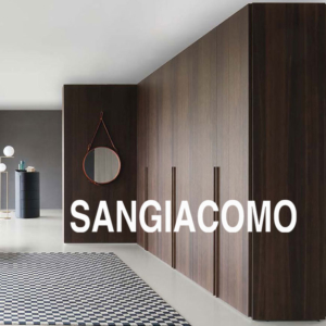 Logo SANGIACOMO plávajúce na fotke šatníka